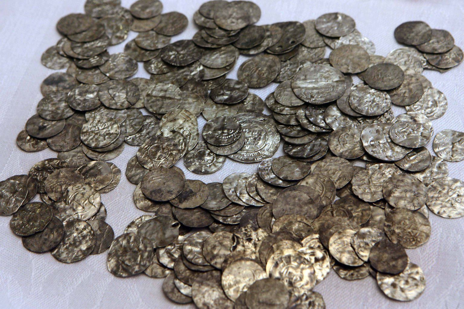 Itaalia arheoloogid leidsid üle 3000 iidse mündi