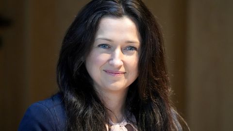 No amata atkāpusies 