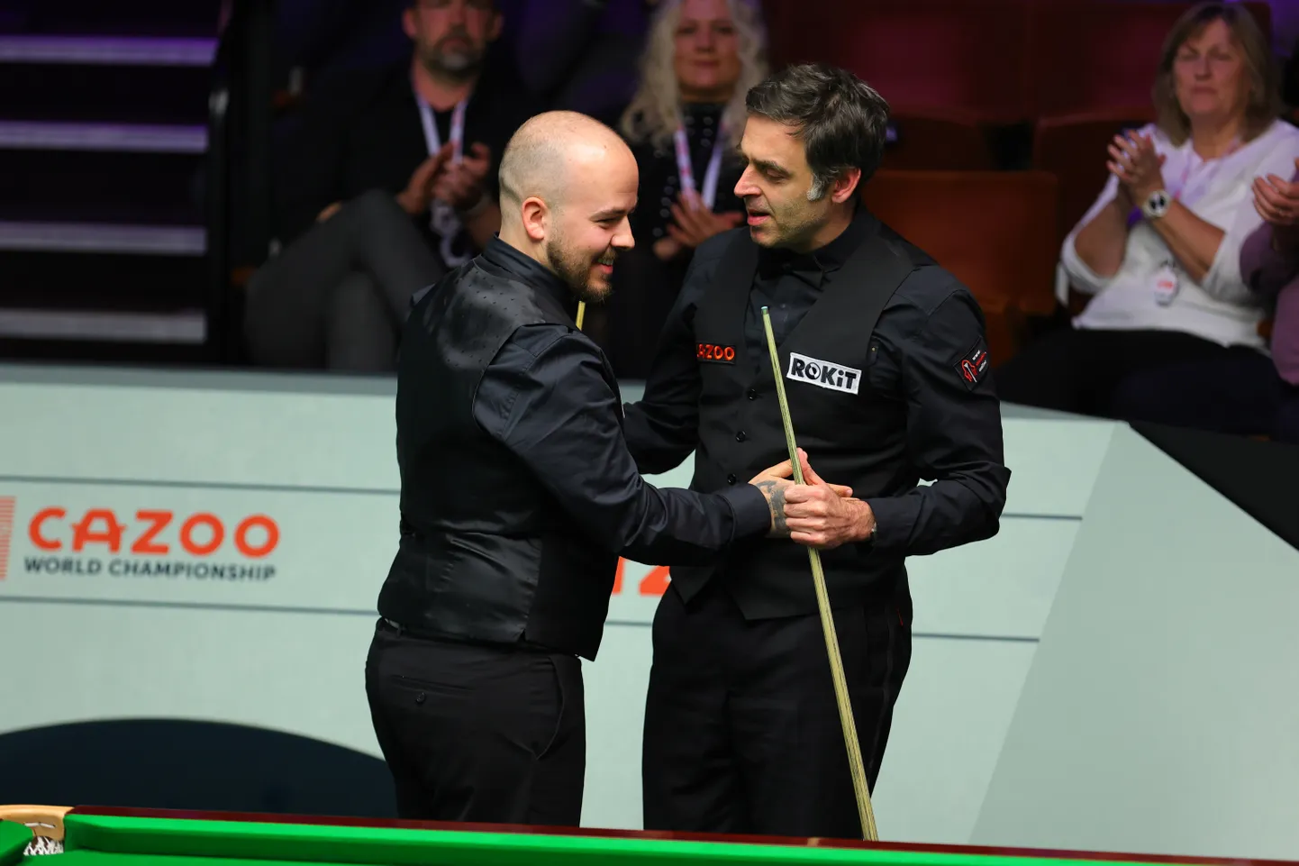 Ronnie O'Sullivan (paremal) koos Luca Breceliga.