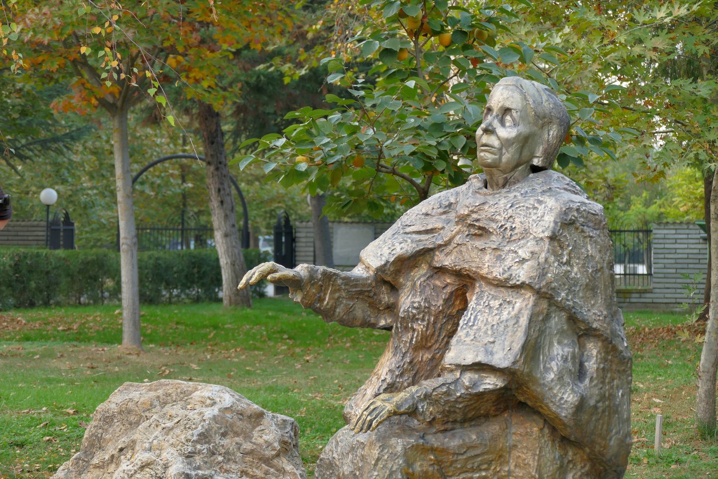 Памятник Ванге в Болгарии.