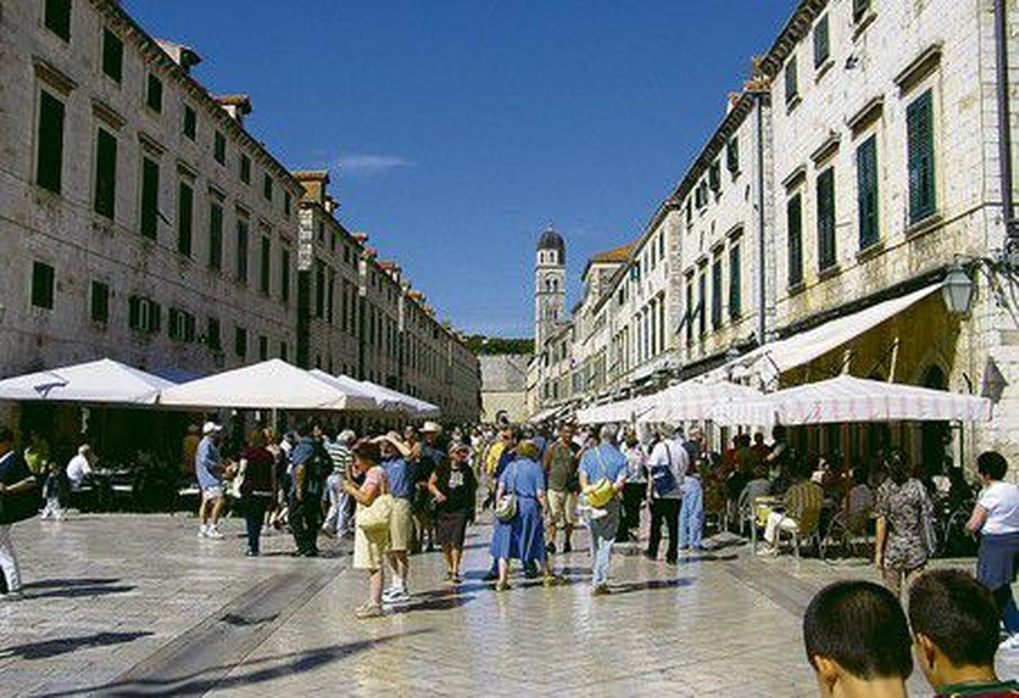 Aadria mere ääres asuv Horvaatia kuurortlinn Dubrovnik on tõeline turistide meka vapustava vanalinna ja kaljude keskel asuvate plaažidega.
