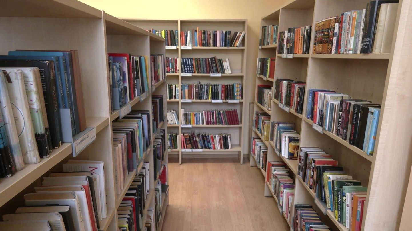 Raidījums: Rīgā joprojām turpina darboties rašisma atbalstītāju bibliotēka
