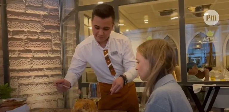 Teenindus on niivõrd luksuslik, et küsimise peale pannakse isegi toitu suhu.