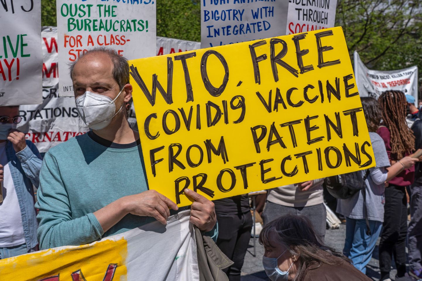 Meeleavaldajad kutsuvad WTOd peatama ajutiselt patendid koroonavaktsiinidele.