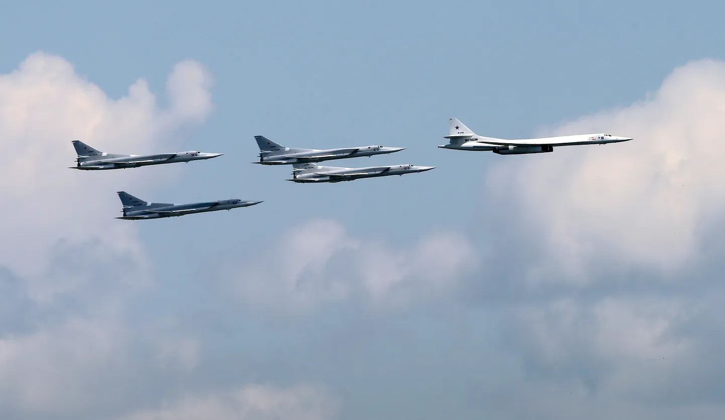 Tupolev Tu-160 pommitaja