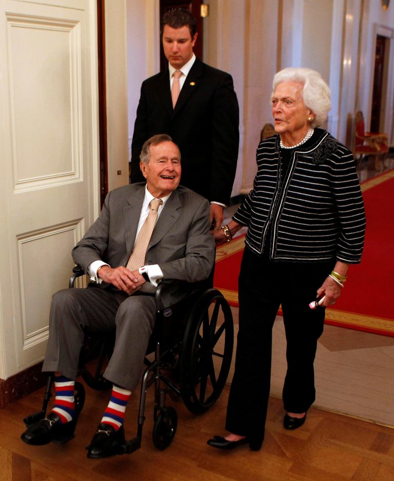 Endine USA presindent George H. W. Bush abikaasa Barbara Bushiga 2012. aastal. 
