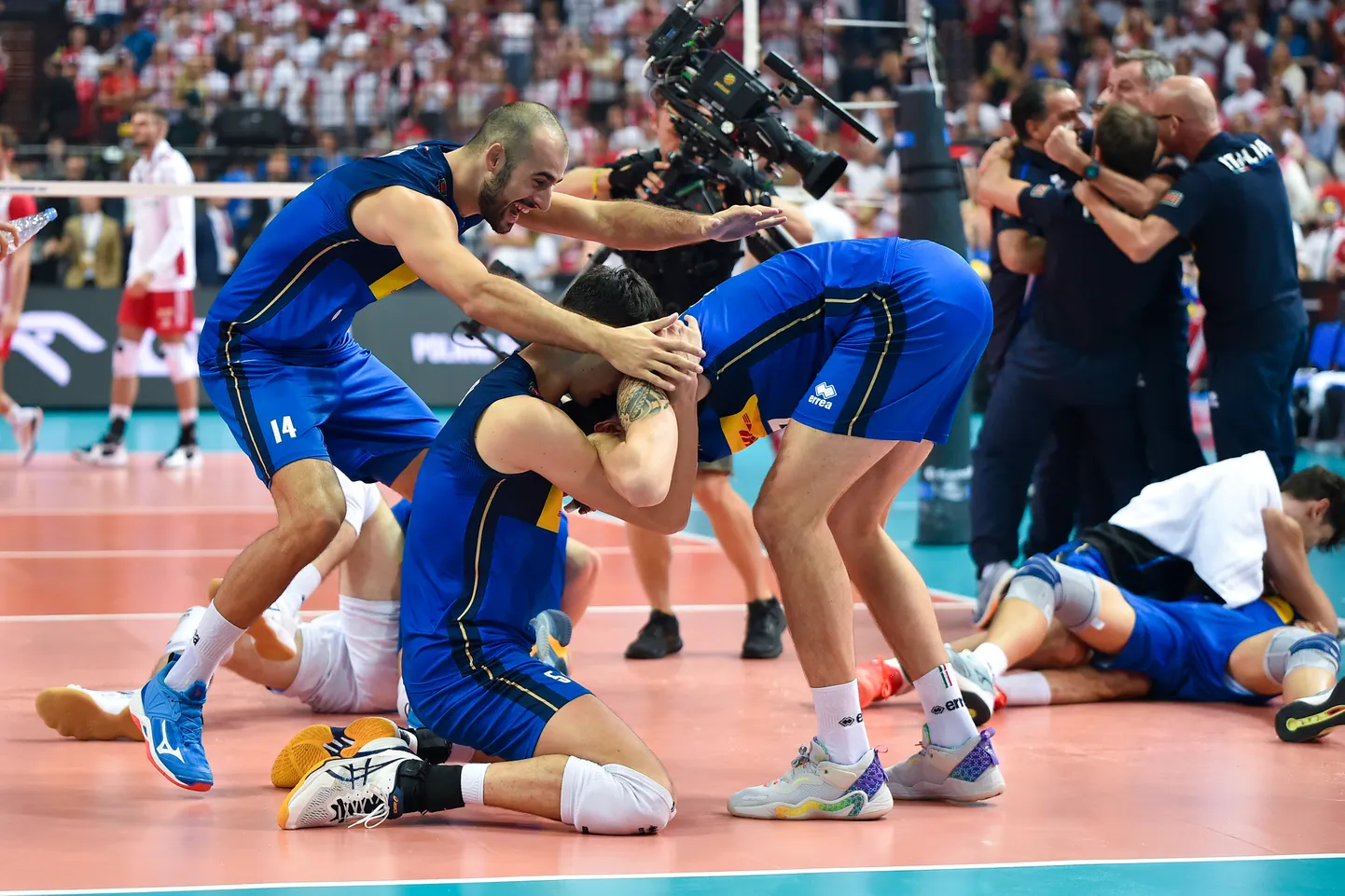 Itallased rõõmustamas MM-tiitli üle.