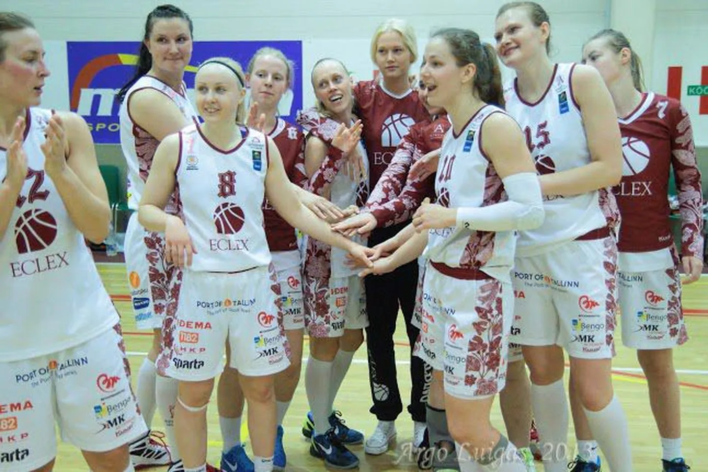Anastassia Ptitsõna (nr 8) Eesti meisternaiskonna ridades.