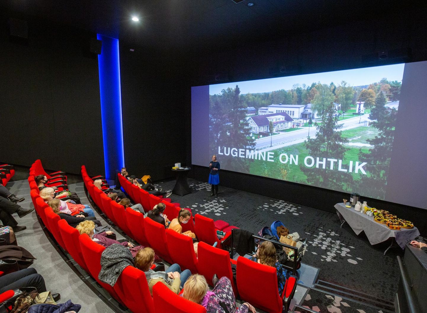 Pealinnas tegutseva vanema sõsara pausileminekust hoolimata jätkab Viljandis Centrumi kino filmide näitamist.

 