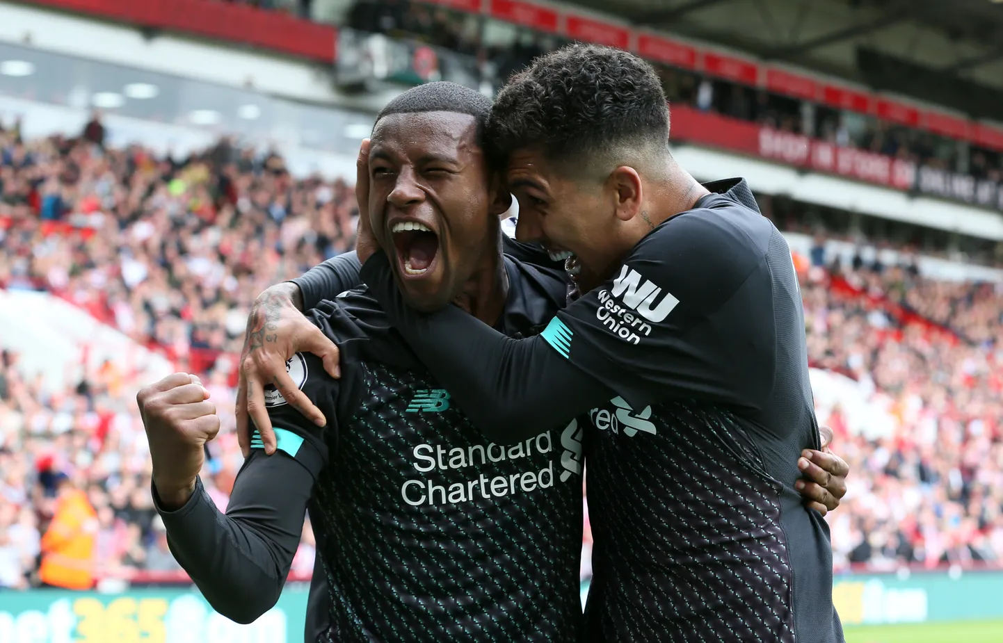 Georginio Wijnaldum ja Roberto Firmino väravat tähistamas.