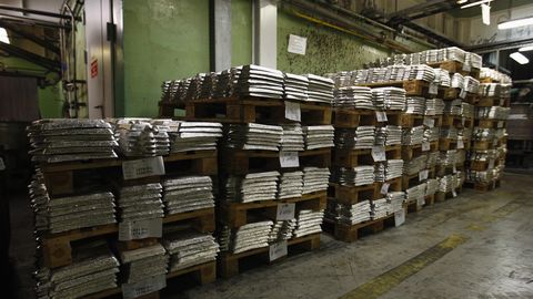 Suur hõbedapuudus toob väärismetalli lastiga lennukid Euroopasse