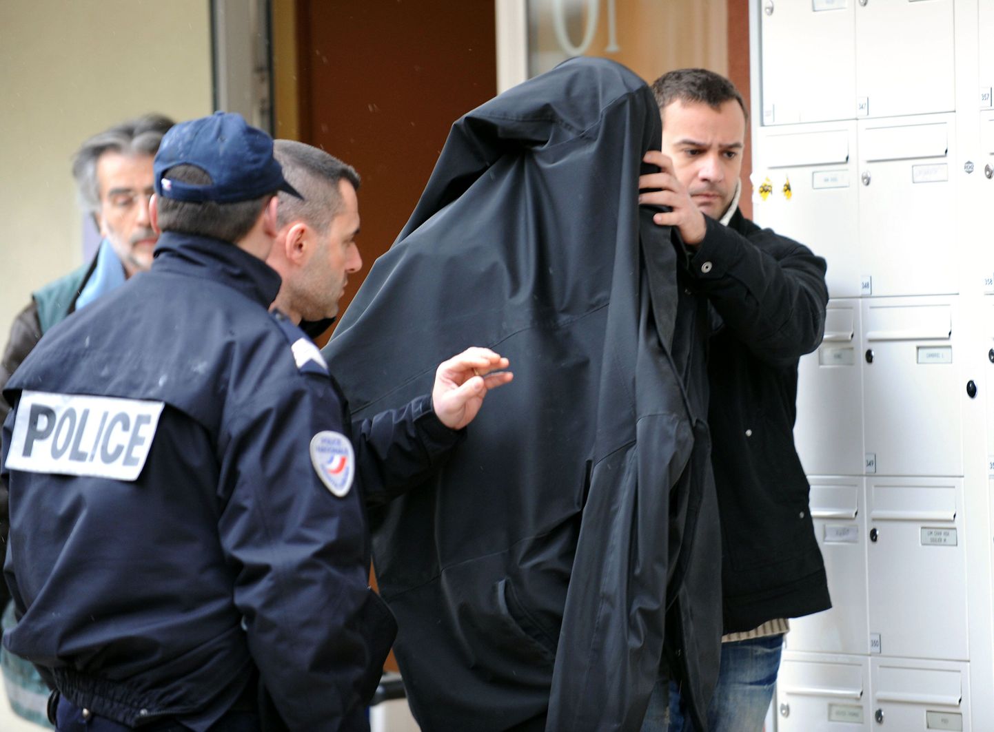 Politsei pidas Lõuna-Prantsusmaal kinni mehe, keda kahtlustatakse Nicolas Sarkozyle tapmisähvarduste tegemises.