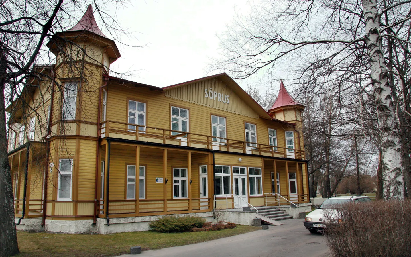 Tartu ülikooli Pärnu kolledži tudengite majutusvõimalusi avardab Sõpruse villa.