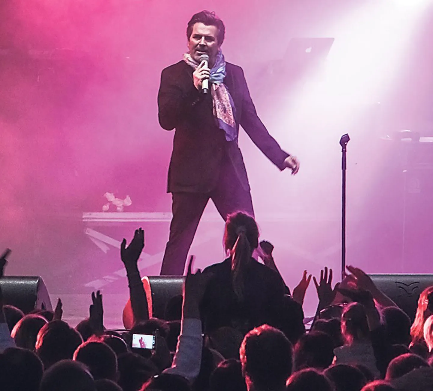 Smilersi ja Hendrik Sal-Salleri järel astus lavale Thomas Anders, kes kandis ette suurema osa Modern Talkingu hitte ning leidis aja vahetumaks kohtumiseks oma fännidegagi.