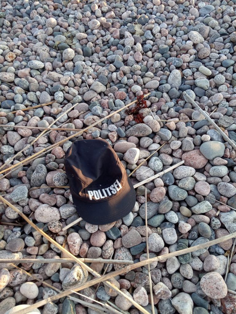 Mart kaotas randa oma mütsi ära.