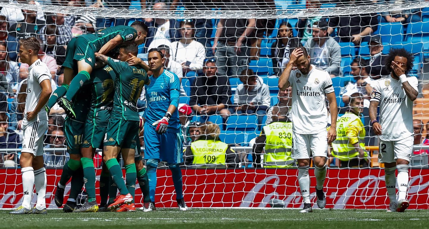 Real Betise mängumehed (rohelises) lõid Madridi Reali koduväljakul peo lahti.