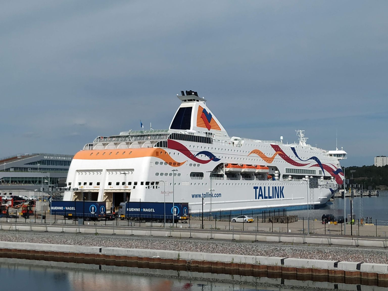 Паром Baltic Queen в порту Стокгольма.
