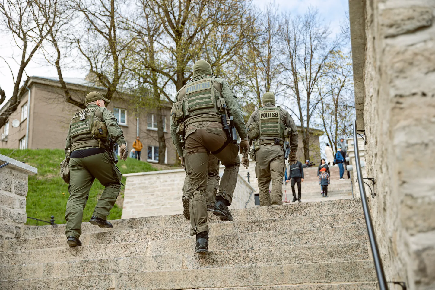 В частности, дополнительное финансирование получит Департамент полиции и погранохраны на закупку вооружения, средств защиты и оборудования связи.