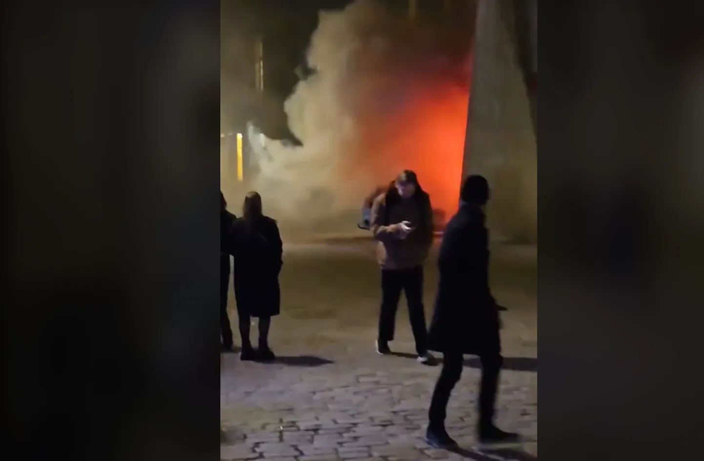 В Старом городе Таллинна сгорело три автомобиля.