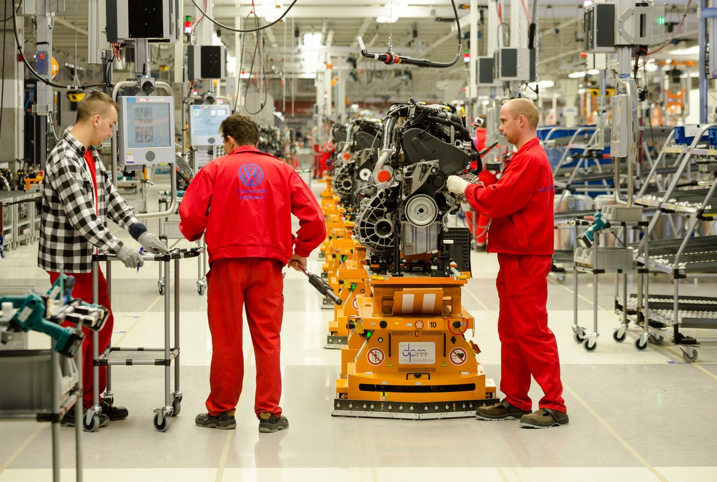 Mootorite koostamine Volkswageni Poola tehases.