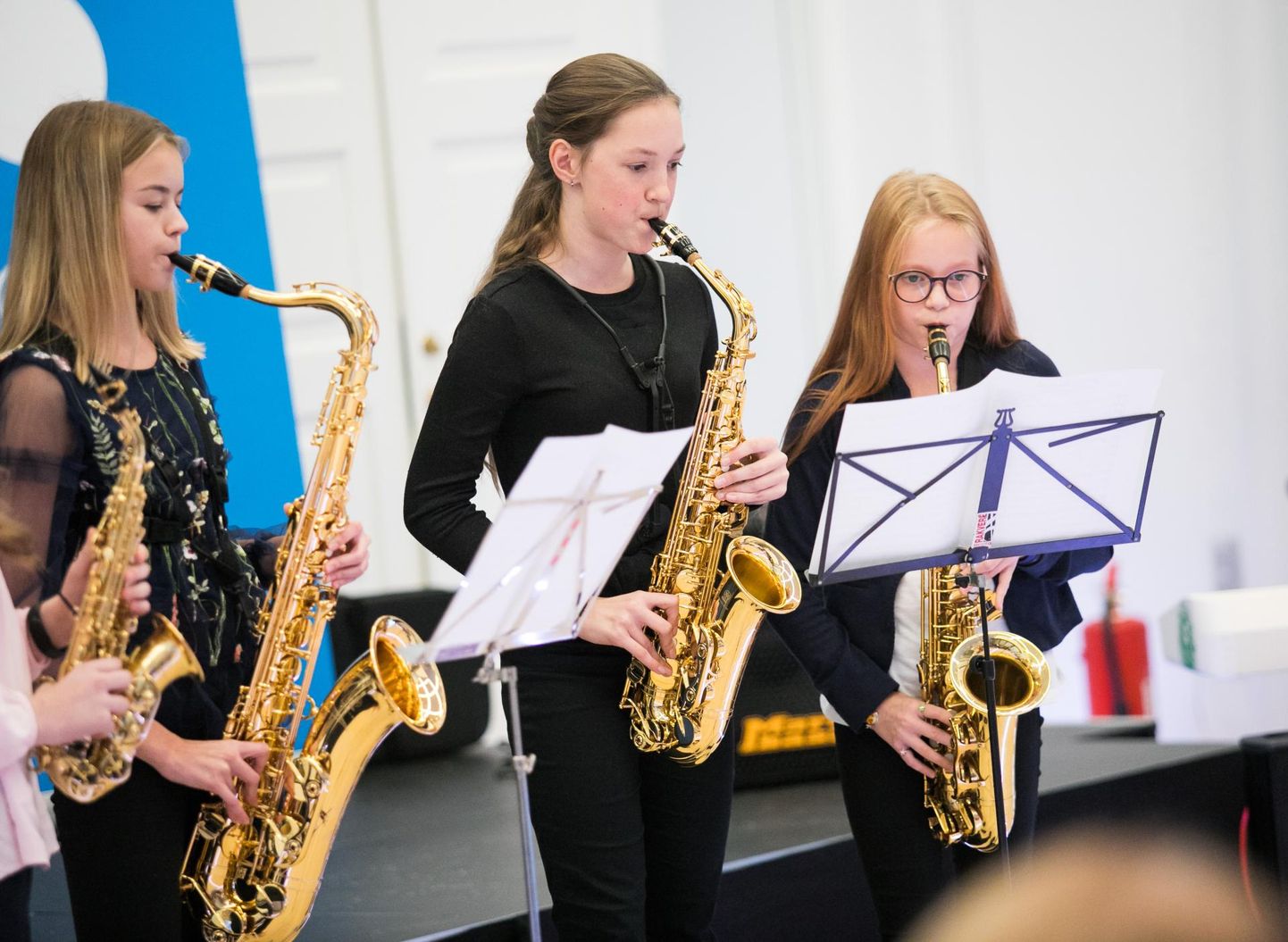 Kadrina kunstidekooli kontserdil saab kuulda musitseerimas noori saksofoniste.