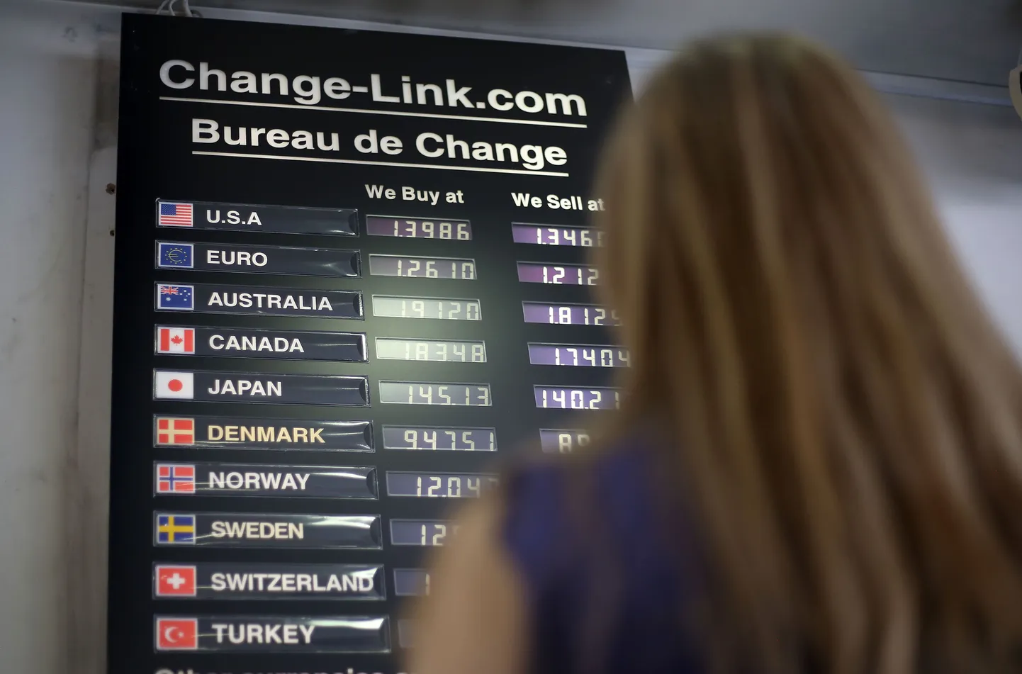 Valuutakursside tabel Londonis pärast brittide rahvahääletust, mis kukutas naela kurssi kõikide suuremate valuutade suhtes.