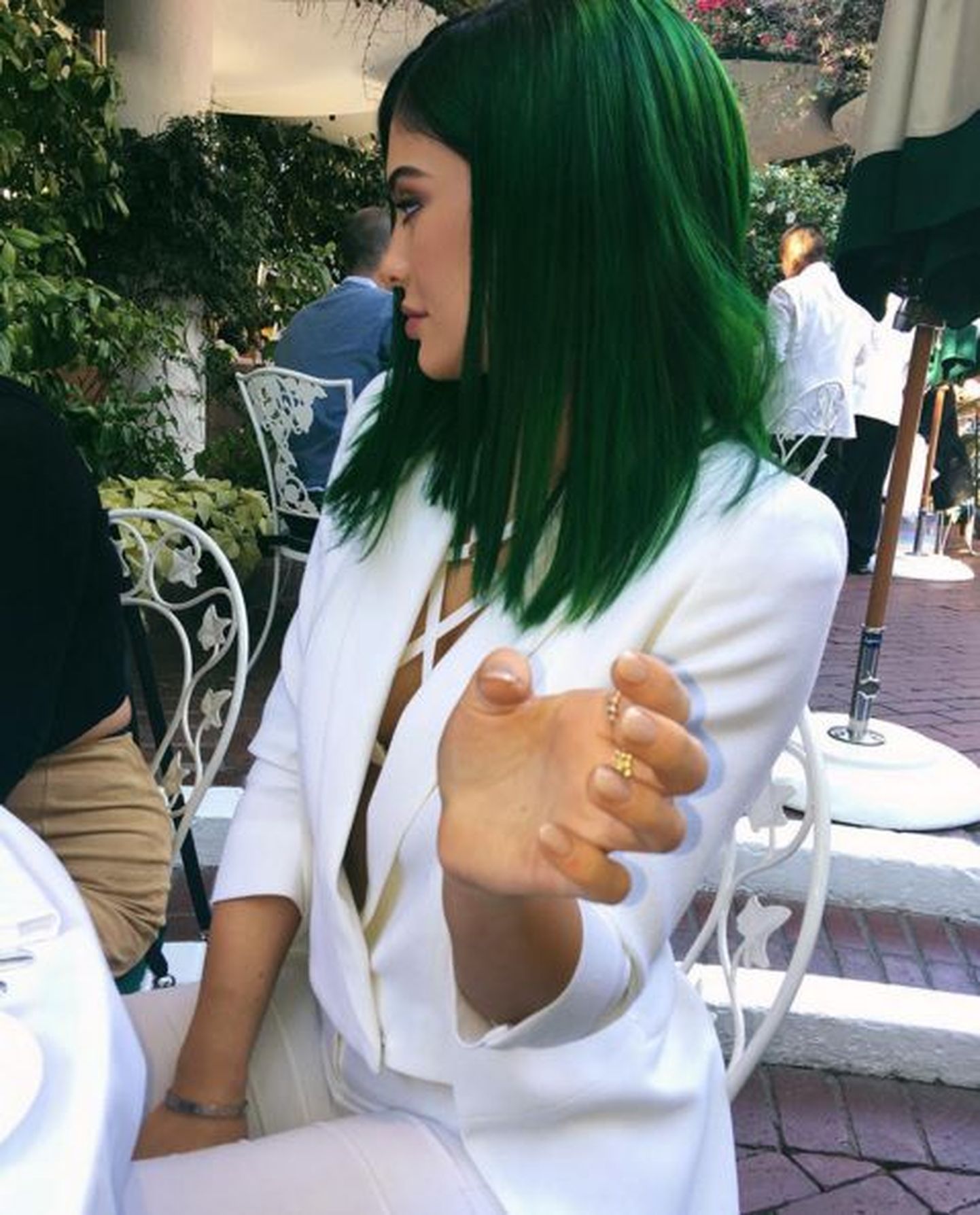 Kylie Jenner värvis juuksed tumeroheliseks
