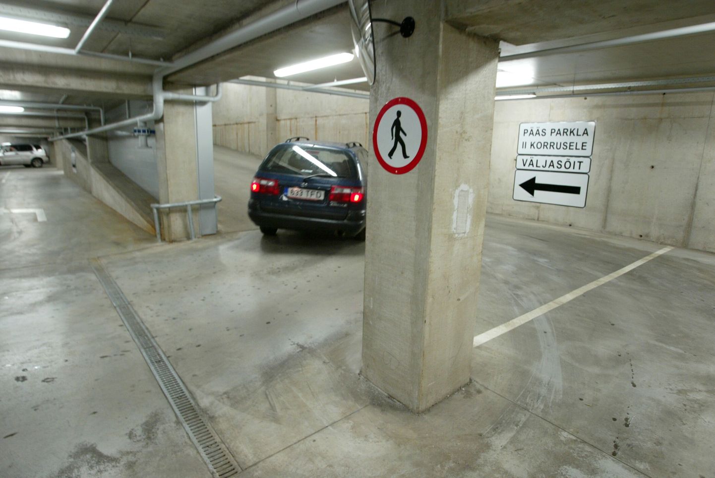 Majanduslanguse tõttu on vähenenud ka kesklinna parkimismajade täituvus.