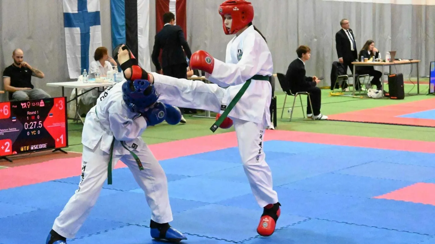 Kergejõustikuhallis heitles 120 sportlast.