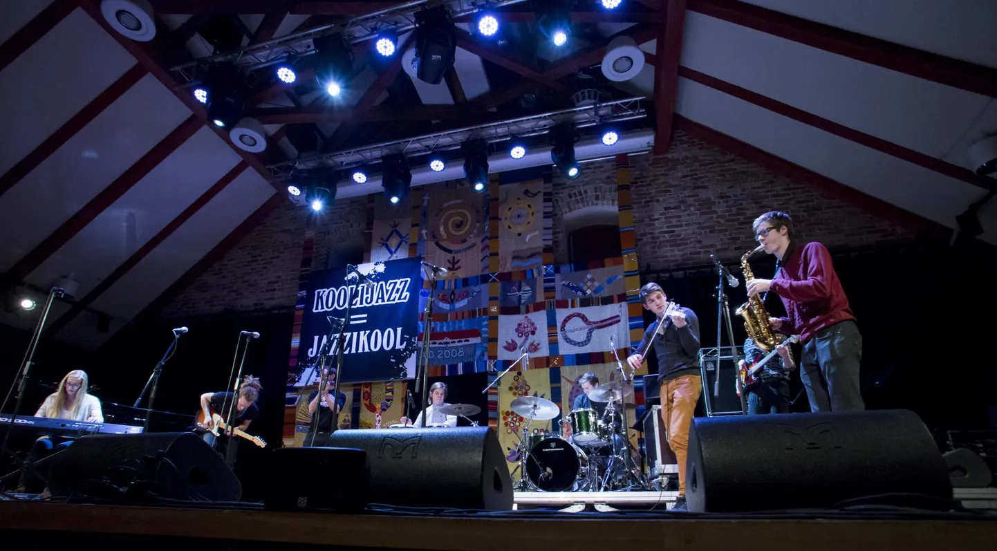 Fotomeenutus viie aasta tagusest «Koolijazzist».