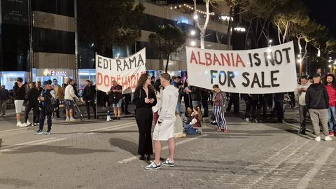 «ELAKSIME NAGU FILMIS» ⟩ Afäär, korruptsioon, sidemed Trumpiga: Albaania sündmustes on rohkemat kui jant luksuskuurordi ümber