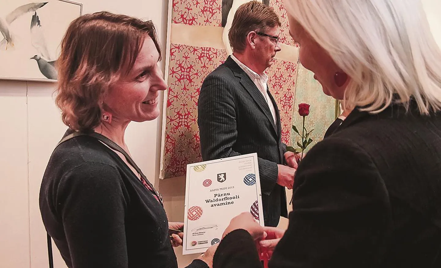 Pärnumaa kodanikuühiskonna aasta teo tegi Herbert Hahni selts, tunnustus rõõmustab Kristiina Vunki.