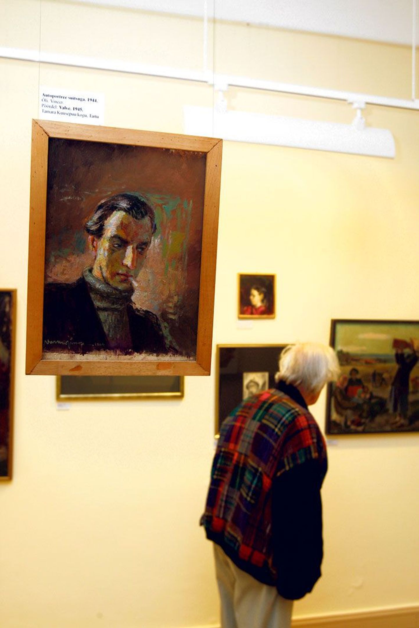 Varmo Pirgi tööde hulgas ripub «Autoportree suitsuga» aastast 1944.