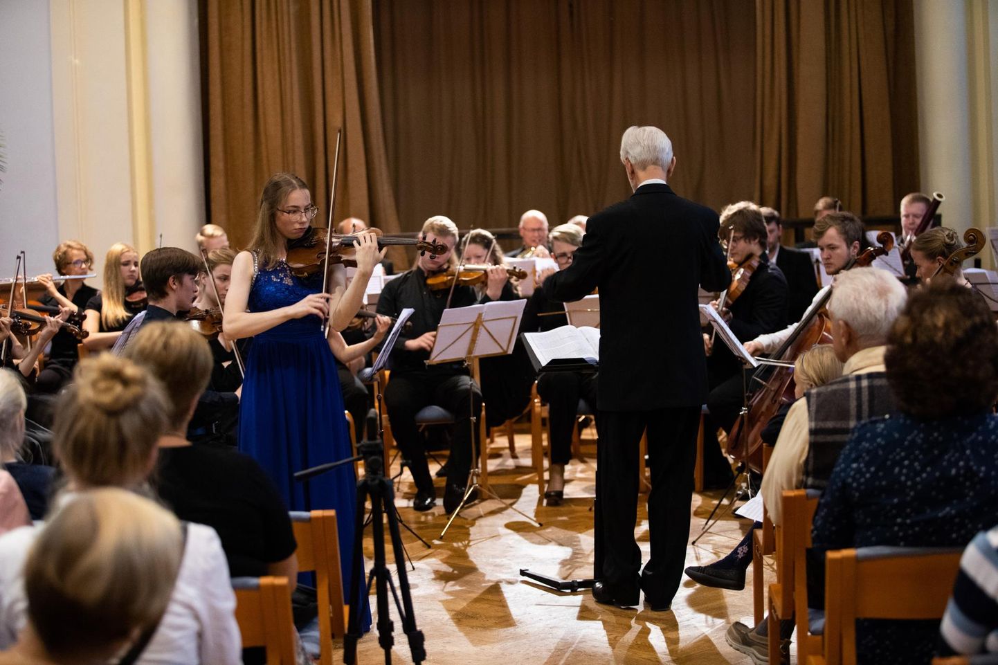 Virumaa Kammerorkester annab kontserdi traditsiooniliselt Rakvere gümnaasiumis.