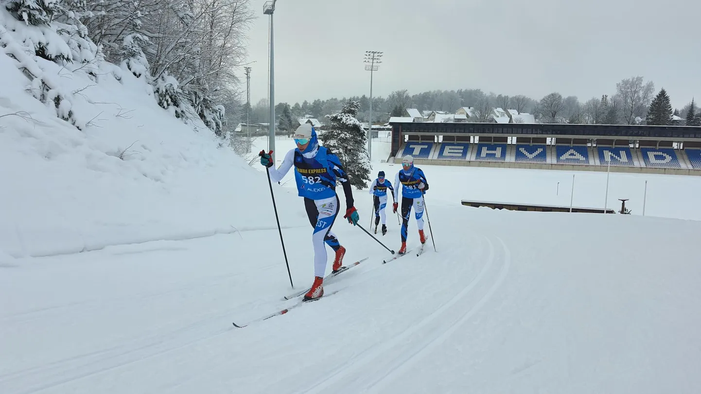 Juunioride meistri Kaidy Kaasiku eestvedamisel kulges Otepääl ühisstardiga sõit 15 kilomeetri klassikadistantsil.
