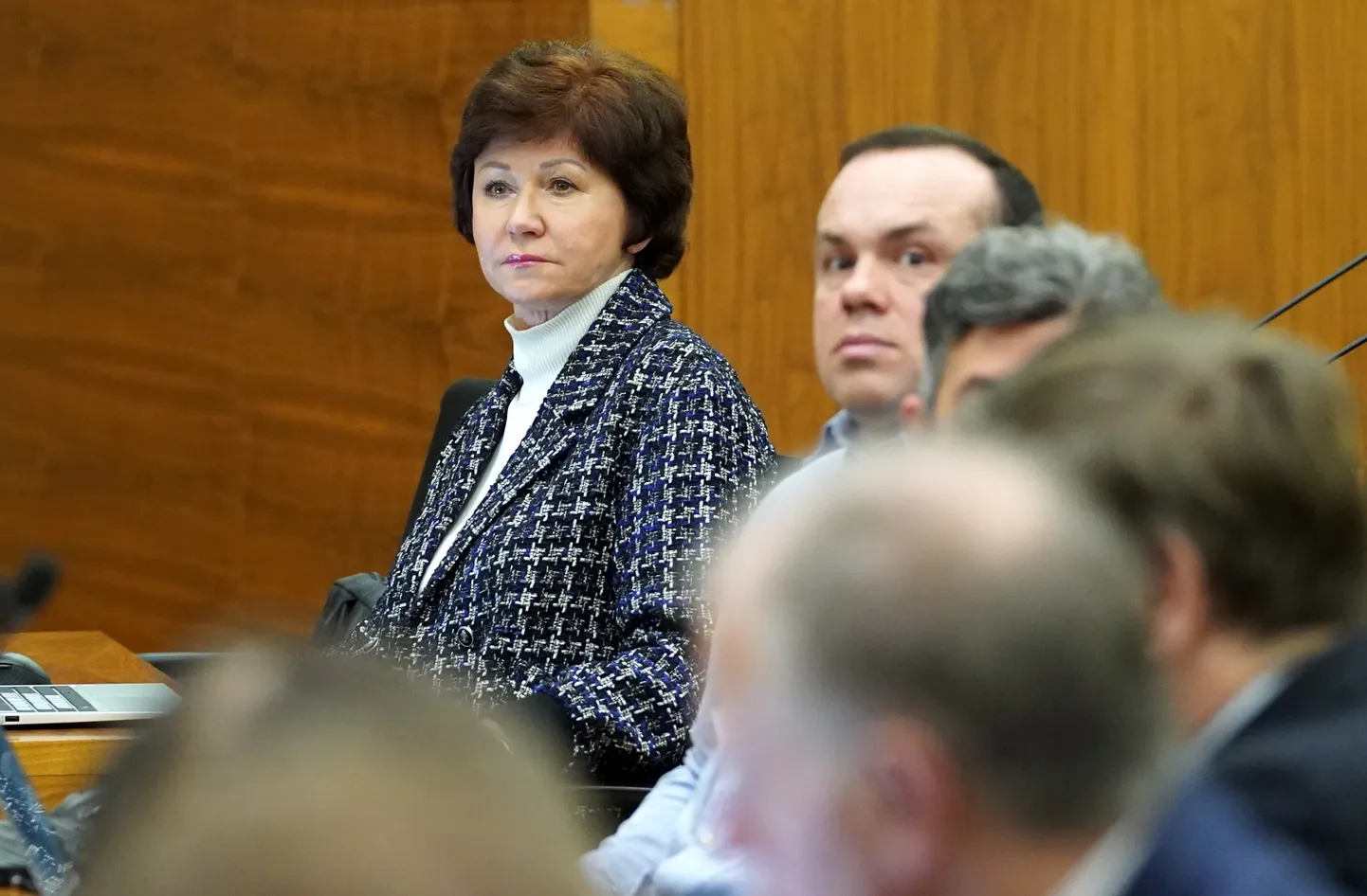 Rīgas domes deputāti Natālija Ābola un Sandris Bergmanis piedalās Rīgas domes sēdē, kurā izskata 2023. gada budžetu
