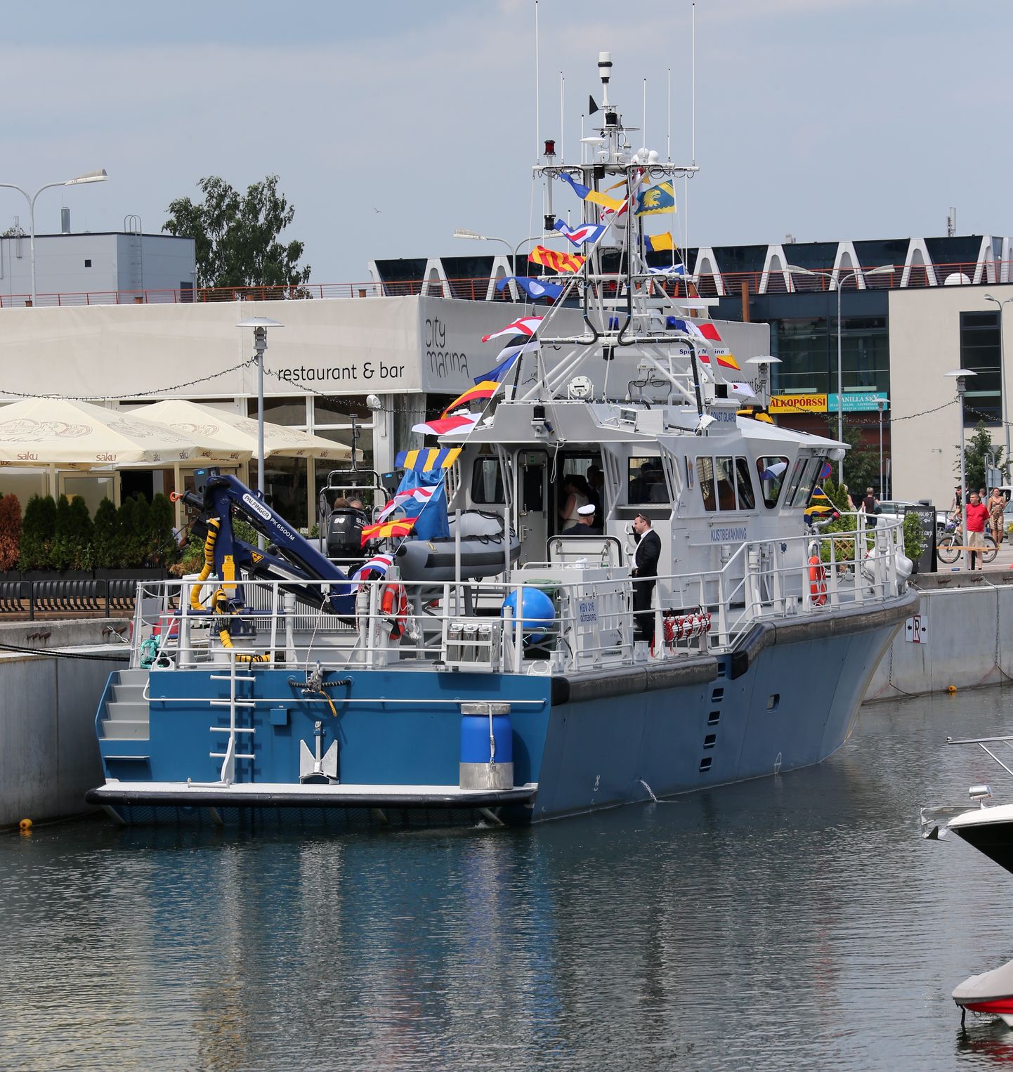 Baltic Workboats andis 2013. aastal Tallinna Vanasadama Admiraliteedi basseinis Rootsi rannavalvele pidulikult üle piirivalve patrullkaatri.