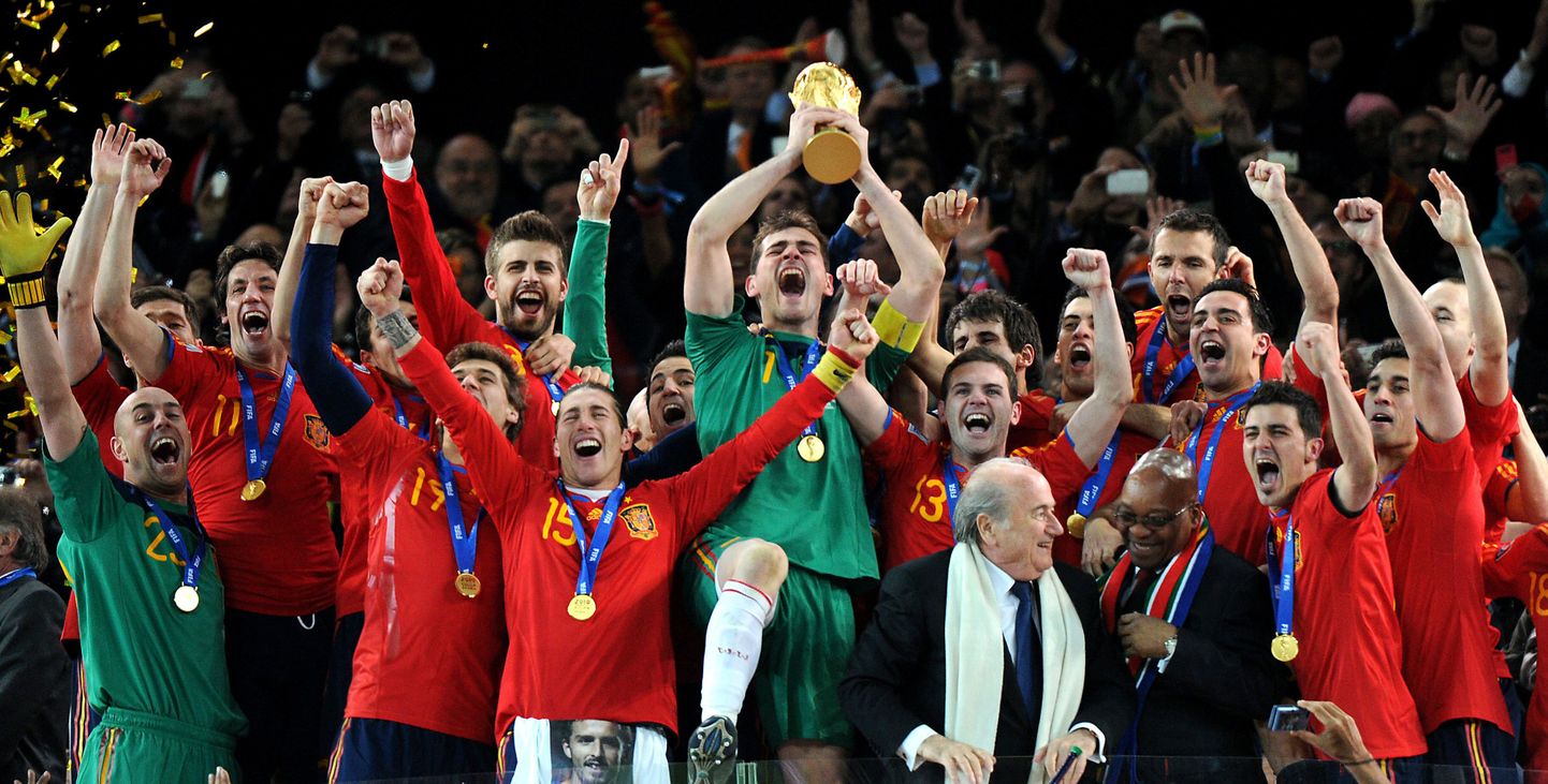 Valitsev maailmameister Hispaania koondis rõõmustamas pärast 2010. aastal võetud turniirivõitu.