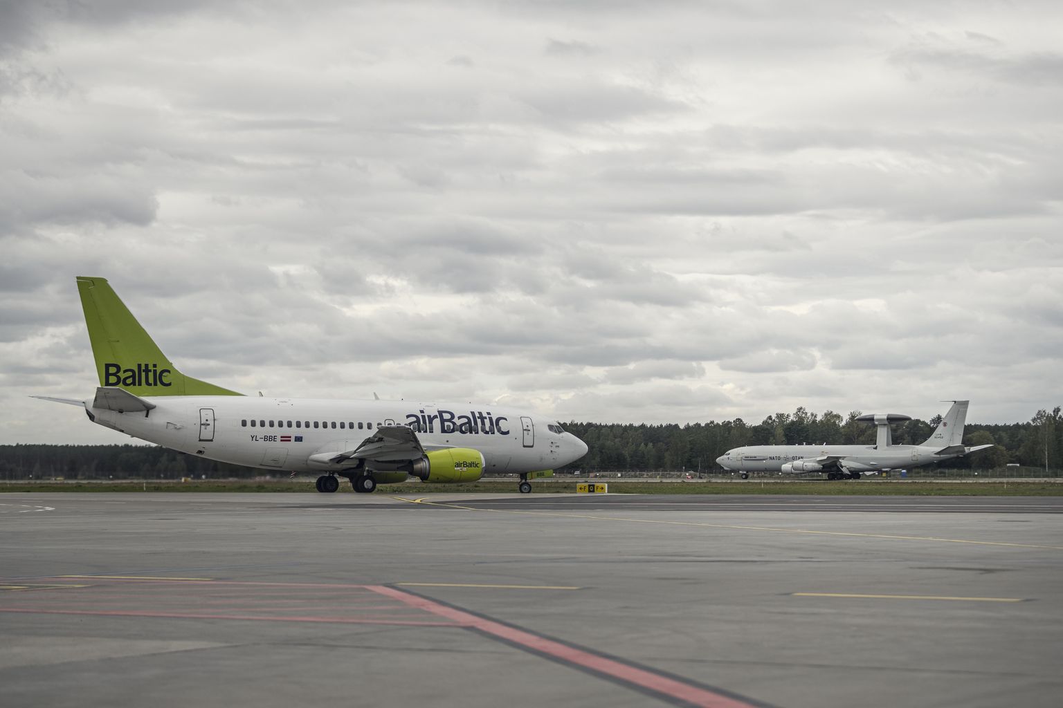 Rīgas lidostā nolaižas NATO agrīnās brīdināšanas un kontroles sistēmas lidmašīna