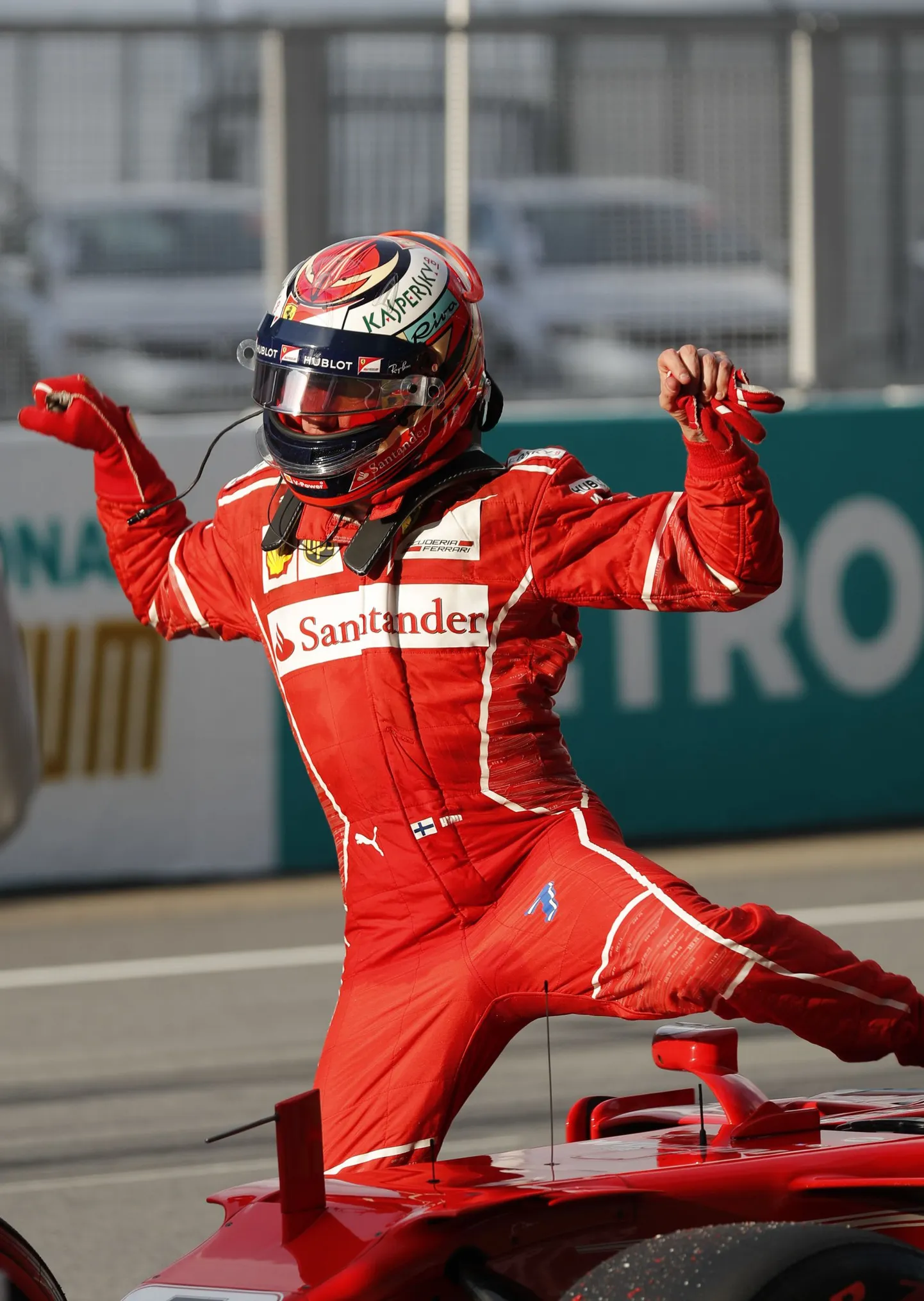 Avalikkuse ees tembutab Kimi Räikkönen harva, sõprade seltsis aga sageli.