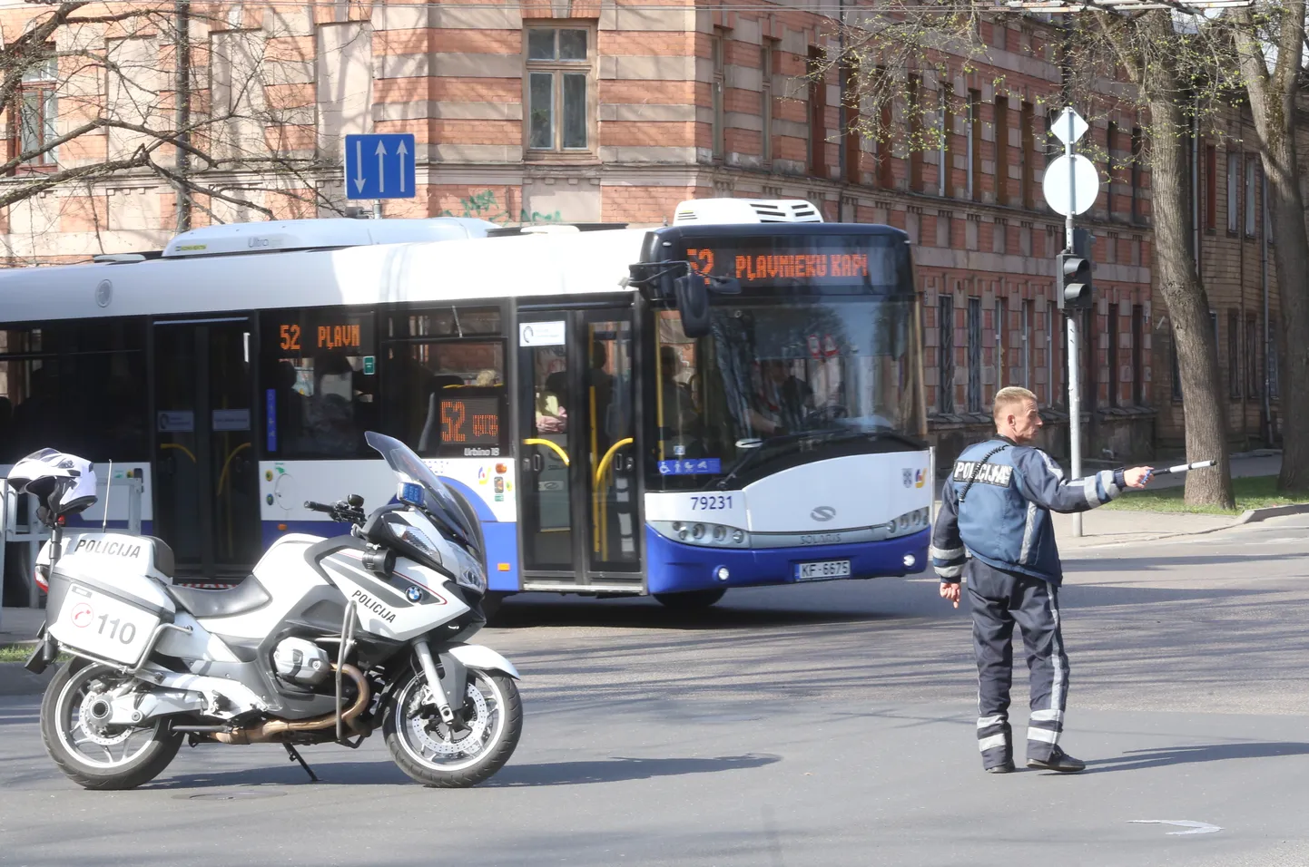 У Деглавского моста
