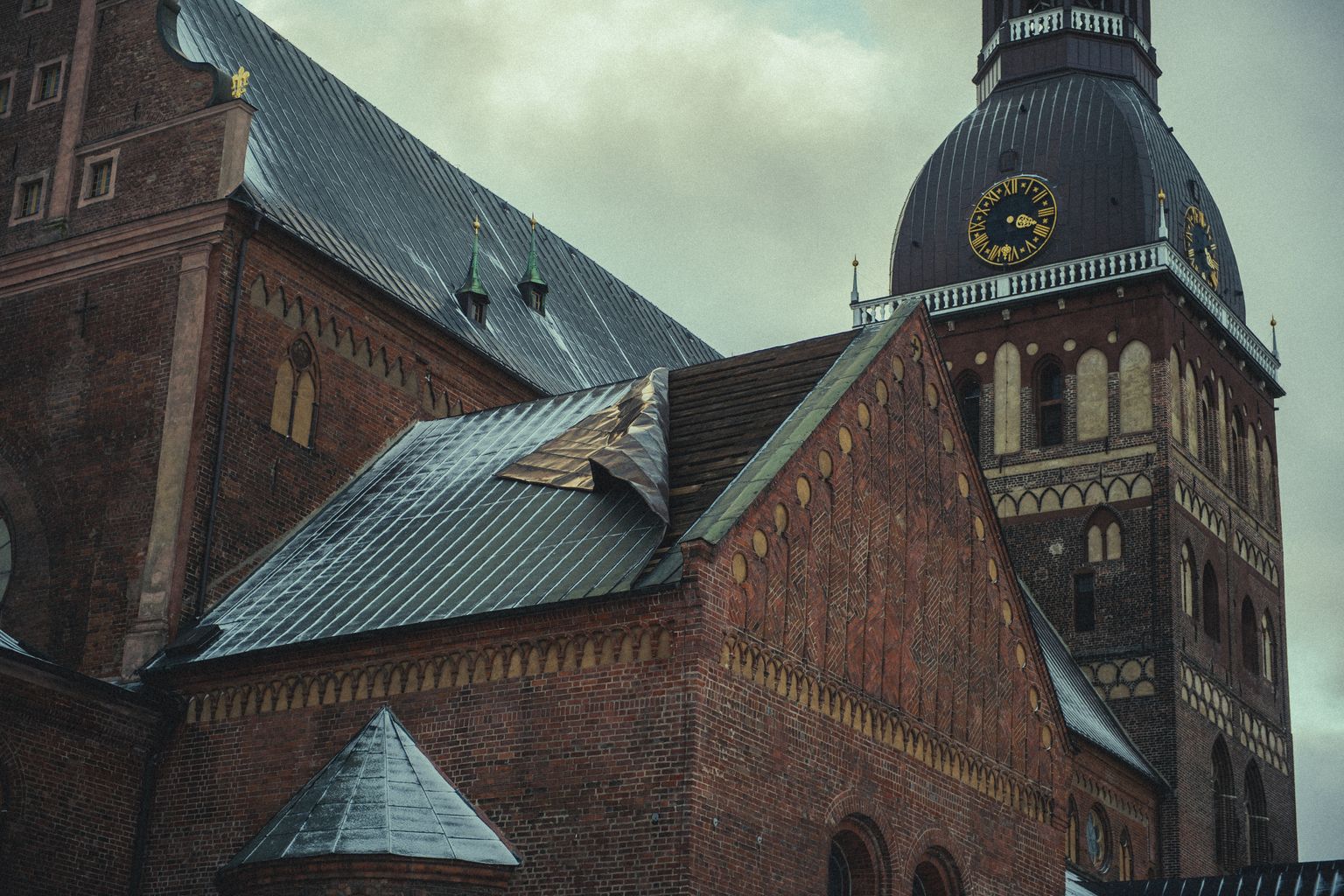 Bojāts Rīgas Doma baznīcas jumts