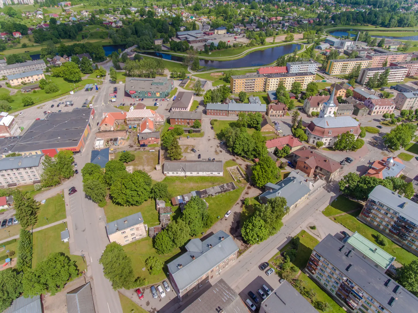 Valga linn linnulennult.