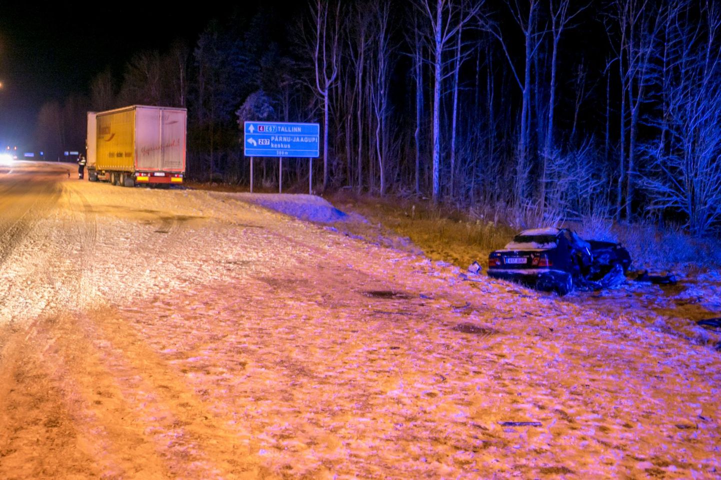 Sõidu- ja veoauto kokkupõrge Põhja-Pärnumaa vallas, kus hukkus kaks inimest.
