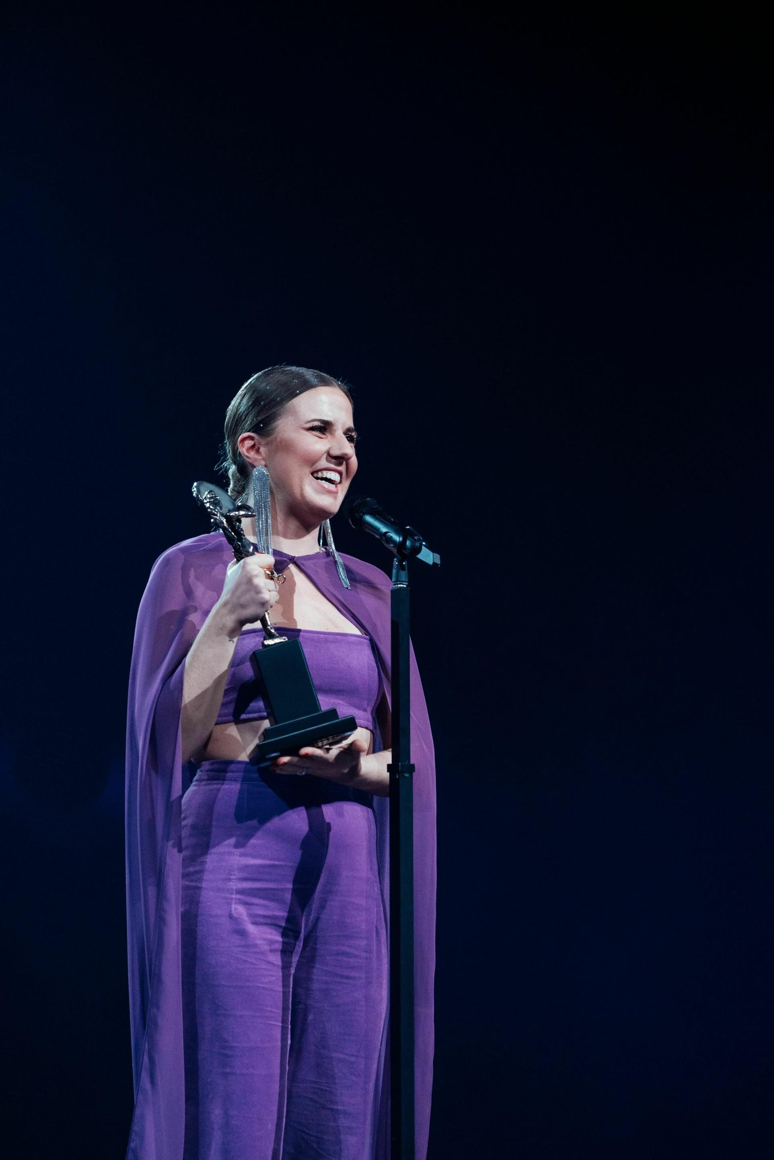 Anett Kulbini album «Late to the Party» nomineeriti Eesti muusikaauhindade tänavuse aasta albumi tiitlile, lisaks pälvis laulja veel kaks nominatsiooni: aasta naisartisti ning aasta soul-, funk- ja R&B-artisti kategoorias, millest viimases ka võitis.