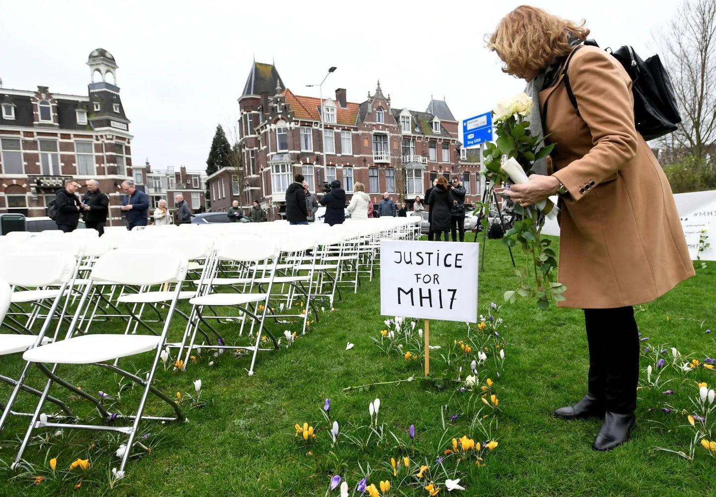 Ukraina kohal alla tulistatud lennu MH17 pardal hukkunute lähedased korraldasid eile meeleavalduse Hollandis Haagis Venemaa saatkonna ees. 