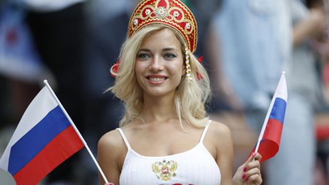 Россиянки ищут знакомств с иностранцами в Tinder
