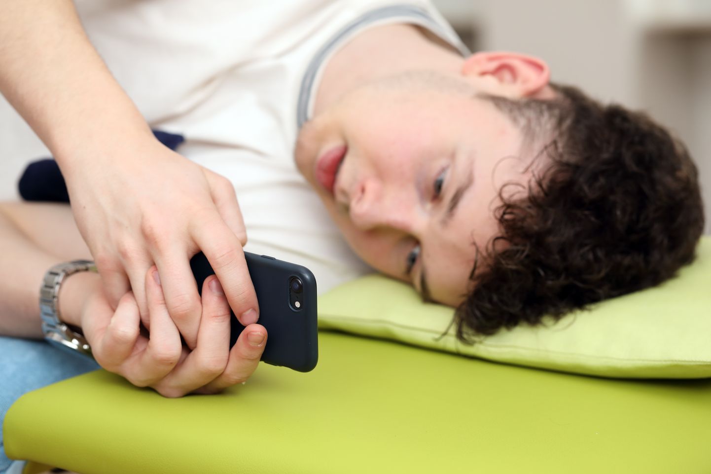 Uurijad leidsid, et mida rohkem uuringus osalejad nutitelefoni kasutasid, seda rohkem stressi tundsid nad ilma telefonita.