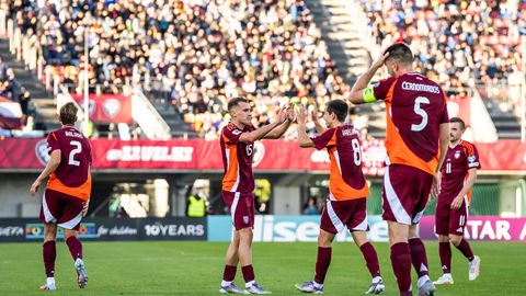 Latvijas izlase pie pilnām tribīnēm uzņem Anglijas futbola zvaigznes