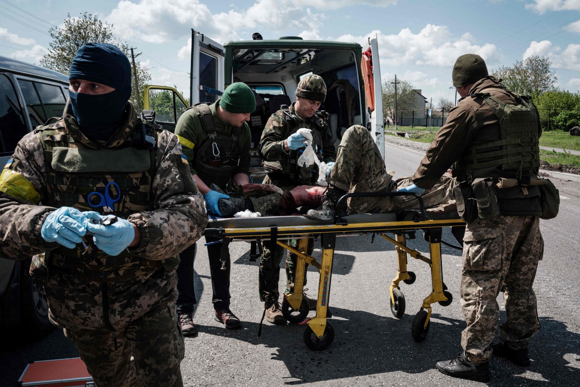 Haavatud Ukraina sõduri päästmine Ida-Ukrainas. 
